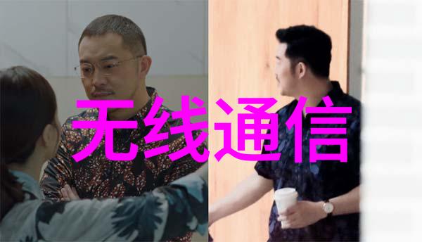 亲切的金子趴在桌子30秒-温暖的一瞬间金子的静谧等待
