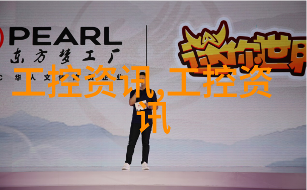 如何精心布置大客厅中的壁画以提升空间美感