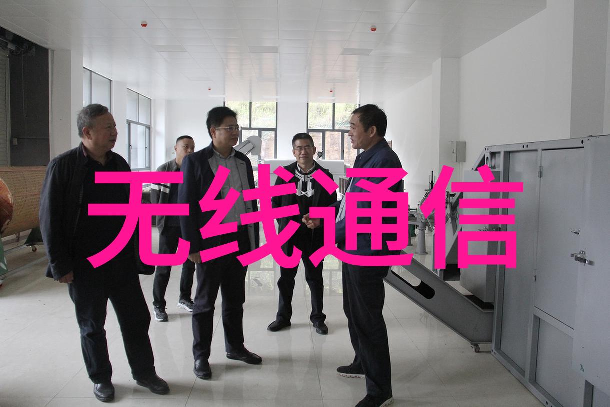 后现代主义电影-超现实的镜头解读后现代主义电影中的叙事游戏